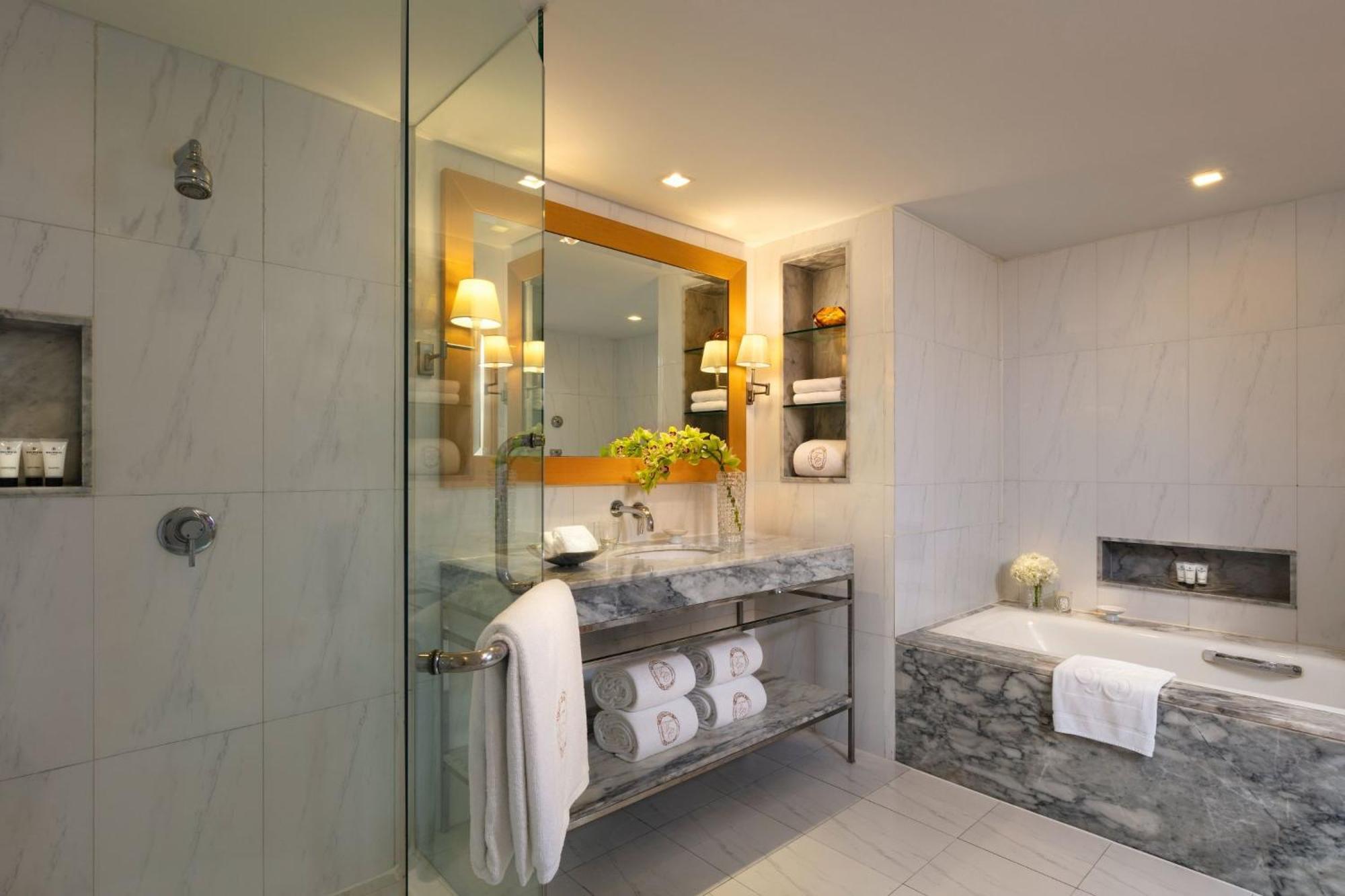 Hotel Linda Grand Near International Airport By-gross Group New Delhi