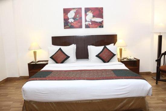 Linda Grand Near International Airport By-gross Group Hotel New Delhi
