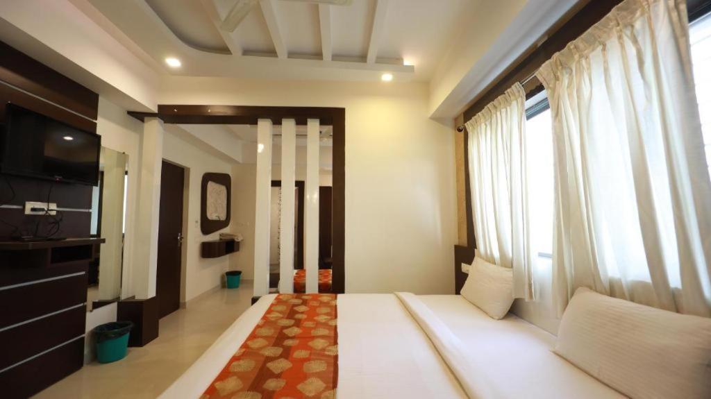Linda Grand Near International Airport By-gross Group New Delhi