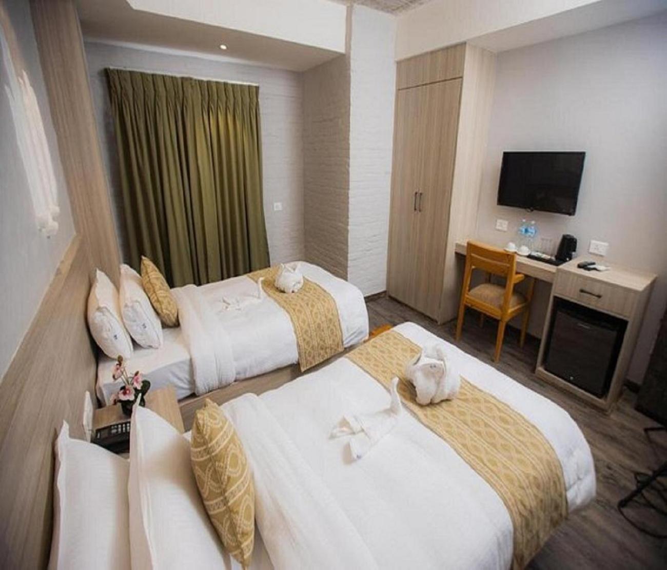Linda Grand Near International Airport By-gross Group Hotel New Delhi